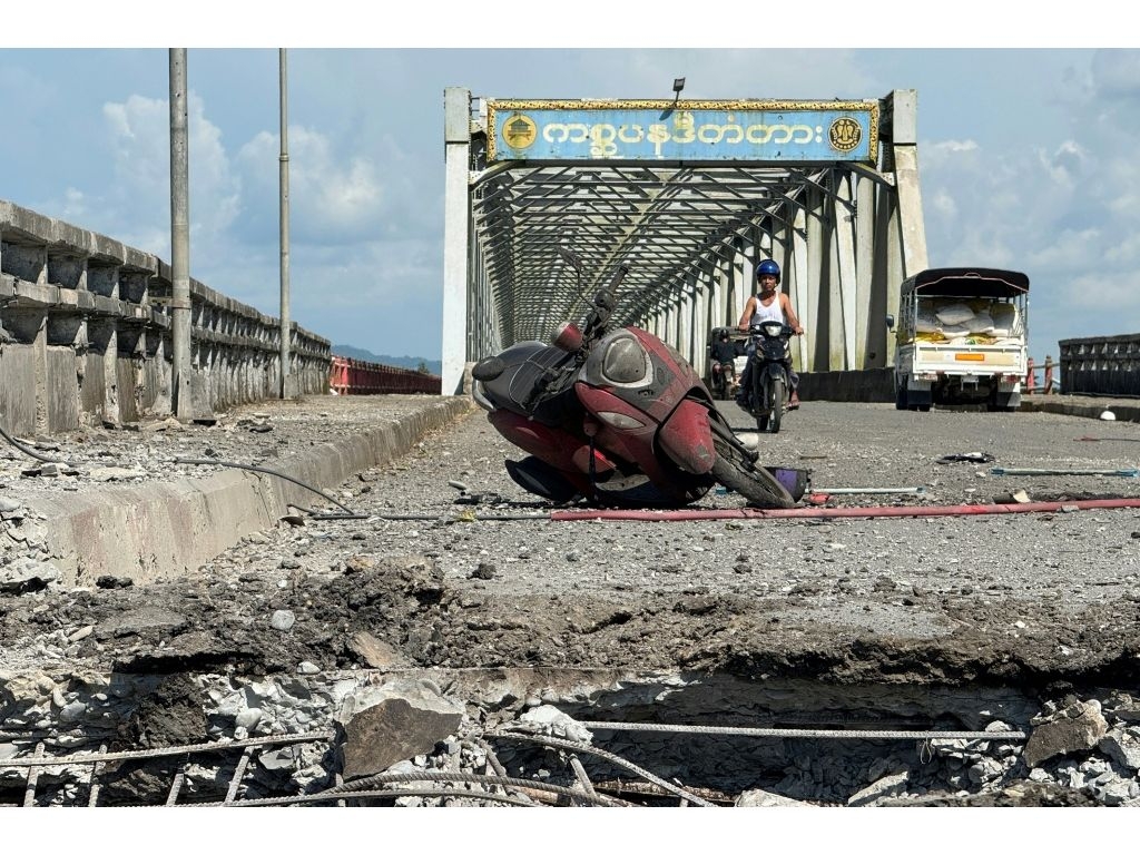 A damaged motorcycle on the Kisapanadi Bridge following Monday’s military airstrike on Kyauktaw. (-/AFP)