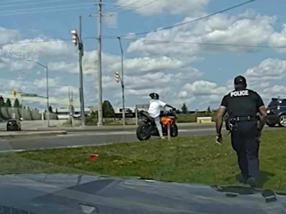 Video shows York cop tackling motorcyclist accused of fleeing crash