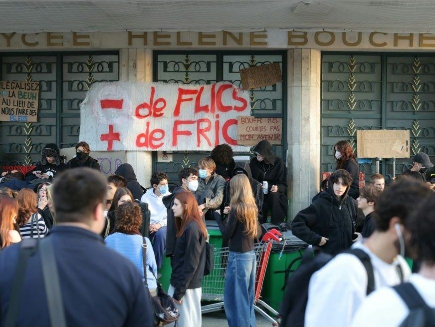 Hundreds of French high schools shut as new violence erupts