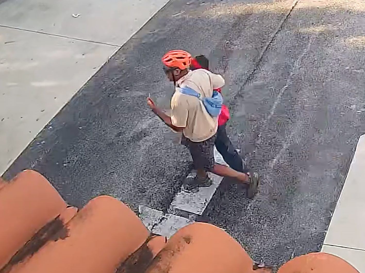 Video shows Florida girl breaking free from alleged kidnapper