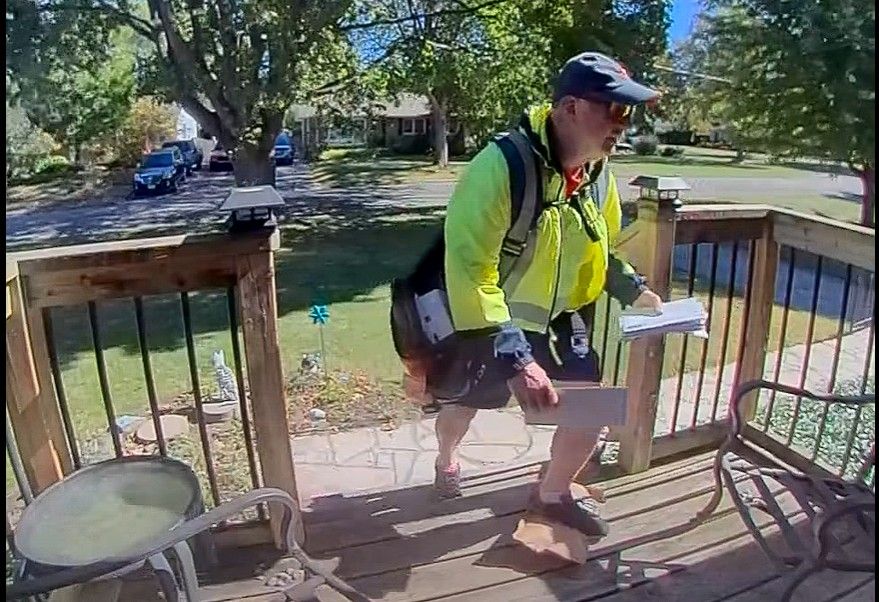 Canada Post disciplines letter carrier for stomping on Amazon package ...