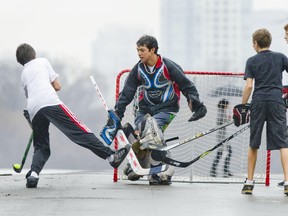 Street hockey. (Toronto Sun files)