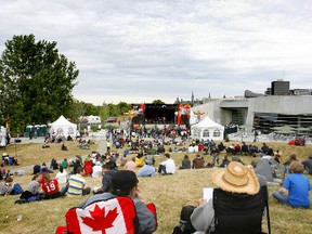 Bluesfest fans, not to mention Sun music reviewers, are divided on whether lawn chairs have a place at Bluesfest. (Ottawa Sun file photo)