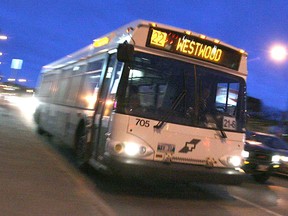 The union representing Winnipeg Transit drivers contends bus operators here are paid below the national average. (WINNIPEG SUN Files)