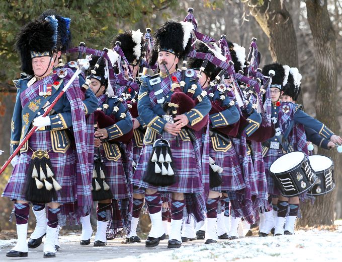 What stores are open on remembrance day in winnipeg