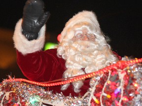 The Santa Claus Parade was enjoyed by many, but sadly not all. (WINNIPEG SUN FILES)
