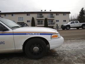 Cops at the scene of a fatal shooting in Onoway. (TOM BRAID/EDMONTON SUN)