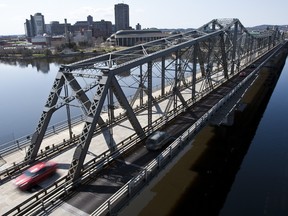 Alexandra Bridge, between Ottawa and Gatineau. (Ottawa Sun file photo)