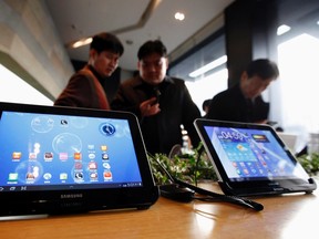 Customers look at Samsung Electronics' Galaxy Tab tablet computers at a store in Seoul January 17, 2012. (REUTERS/Kim Hong-Ji)
