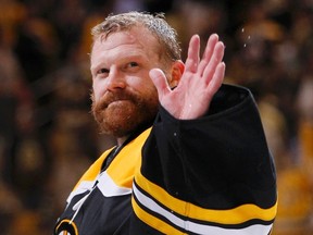 Bruins goaltender Tim Thomas waves to the fans as he leaves the ice after defeating the Canucks at TD Garden in Boston, Mass., June 13, 2011. (ADAM HUNGER/Reuters)