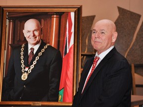 Larry O’Brien unveils his portrait at Ottawa City Hall on Monday, Jan. 30, 2012. 
(MATTHEW USHERWOOD/OTTAWA SUN