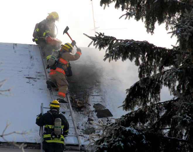 Fire on Bannerman Avenue Winnipeg Sun Fire on Bannerman Avenue Winnipeg Sun