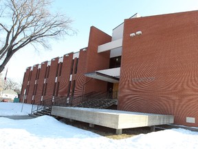 The Winnipeg School Division offices. (JASON HALSTEAD/WINNIPEG SUN)