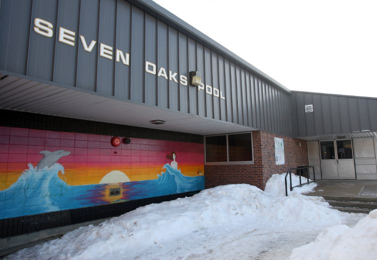 Seven Oaks Pool fouled, closed Winnipeg Sun