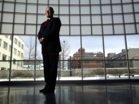 Then-mayor Larry O'Brien poses for a photo at Ottawa City Hall in 2007. (Tony Caldwell/Ottawa Sun file photo)