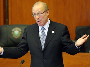 Sam Katz likes to complain that he doesn't get enough cash from the province and from Ottawa. Truth is, the city just can't manage its own finances. (BRIAN DONOGH/Winnipeg Sun files)