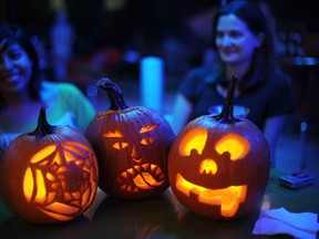 Contestants sit with their carved pumkin creations on October 27, 2010 at the Helix Hotel in Washington, DC. (AFP PHOTO/TIM SLOAN)
