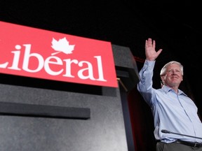 Interim Liberal leader Bob Rae waves after delivering a speech during the party's caucus retreat in Montebello, Quebec September 5, 2012.        (REUTERS/Chris Wattie)