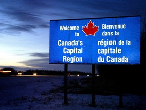 A bilingual sign greets people coming into Ottawa. (File photo)
