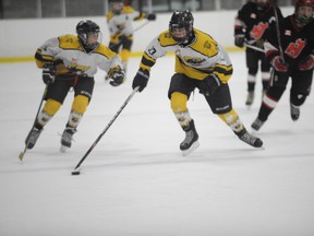Waterford’s Ben King (centre) advances the puck down the ice followed by teammate Jonathan Kozicki with Hagersville pursuing behind the pair during the bantam hockey game in Waterford on Oct. 25. Hagersville won 4-3. (SARAH DOKTOR Simcoe Reformer)