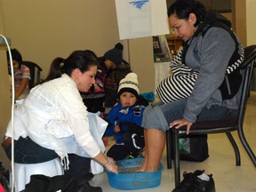 Patrick Callan/Daily Herald-Tribune
Tanya Swanberg, outstreet nurse with HIV North Society, gives Courtney Larocque a pedicure while Kayden Larocque-Gouchey, 3, looks on at Grande Prairie Friendship Centre Community Building on Wednesday afternoon.