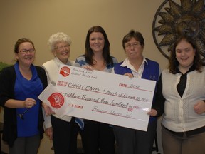 RICK OWEN • Northern News
The South Porcupine United Way donated $18,300 to three Kirkland Lake charitable organizations. Taking part in the cheque presentation were, Jennifer Gorman, United Way Regional Resource Development, Nellie MacDonald, volunteer March of Dimes Northern Medical Clinic, Annie Janson, March of Dimes Northern Medical Clinic Assistant, Leslie Kirchmayer, CMHA – Interlink, and Jessica Cashmore, CNIB.