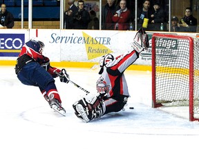 Tait Seguin of the North Bay Trappers slides the puck past oo Thunderbirds goalie Joel Horodziejczyk for the game’s opening goal in the Trappers’ 2-0 win over the Soo Thunderbirds at Memorial Gardens, Sunday. (Ken Pagan, The Nugget)