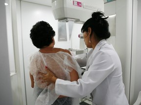 A woman undergoes a mammogram, March 8, 2012. (Reuters/ENRIQUE CASTRO-MENDIVIL)