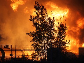 St. Boniface industrial fire file photo. BRIAN DONOGH/WINNIPEG SUN