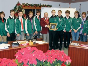 The General Panet senior boys cross-country team presents Mayor Bob Sweet (centre) with a photo commemorating its provincial championship win. In the photo from left to right is coach Gary Serviss, Brandon Royce, Brennan Frampton, Dylan Wiseman, Ty Lebannister, David Crabtree, Nathan Smith, Scott Mills, Matt Wiebe, Aaron Postlewaite, Sam Serviss and coach Rick Schroeder.  For more community photos please visit our website photo gallery at www.thedailyobserver.ca.