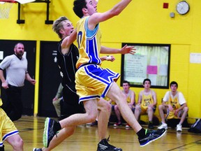 photo credit:   SEAN CHASE sean.chase@sunmedia.ca
Bishop Smith Crusader Brett Kidd (right) goes airborne as he leaps to take a shot, while Fellowes Falcon Ryan Siegel defies gravity as he attempts to block. Fellowes' senior basketball squad defeated Bishop Smith 94-36 Tuesday.