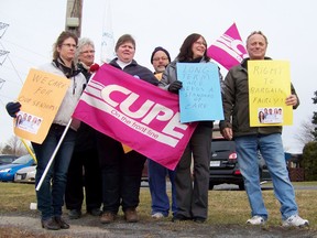 Health-care workers were joined by the Cornwall Labour Council in a protest against Bill 115 on Friday outside the Chateau Gardens long-term care home in Lancaster.
Staff photo/CHERYL BRINK