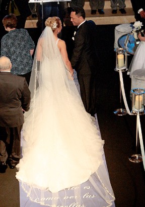 Hall of Famer Roberto Alomar marries in Toronto on 12-12-12