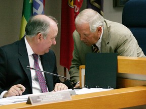 Cornwall Mayor Bob Kilger, right, confers with former CAO Paul Fitzpatrick.