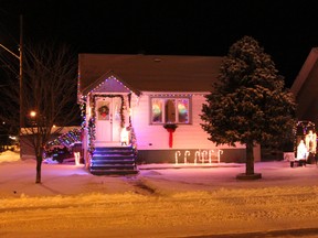 Hundreds of Timmins decked out with Christmas lights will be the feature attraction Sunday night when Timmins Transit takes senior citizens on a lights tour Sunday at 7:00 p.m.