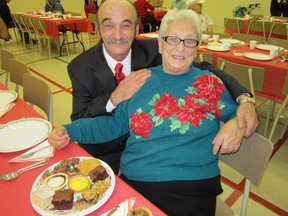 MONTE SONNENBERG Simcoe Reformer
Don Adams – a new arrival in Simcoe – enjoyed a Christmas dinner with his aunt Donna Green at First Baptist Church in Simcoe on Tuesday. The event, which attracted about 150 diners, is organized by the Evergreen Heights Christian Fellowship Church in Simcoe.