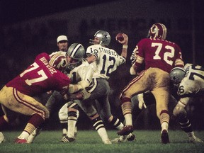 Former Cowboys QB Roger Staubach throws a pass against the Redskins in 1979. (GETTY IMAGES)