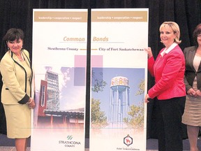 Mayor Gale Katchur (right) stands with Strathcona County Mayor Linda Osinchuk as they finalize their Common Bonds agreement between the two municipalities.
Fort Record File Photo