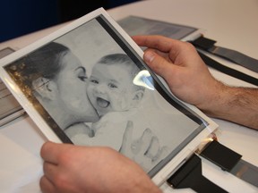 A new thin, flexible tablet computer developed at Queen’s University could change the way people think about computers and paper.
QMI Agency