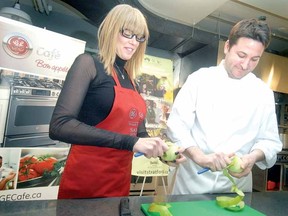 SCOTT WISHART The Beacon Herald
Savour Stratford director Danielle Brodhagen and chef Aaron Linley of Bijou demonstrate a bit of food prep at Wednesday's announcement of the GE Café Chefs Series at the Local Community Food Centre on Erie St.