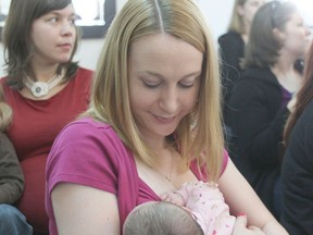 Natasha Reid breastfeeds her 12-day-old baby Leta Buffett. 
TIM GORDANIER QMI Agency