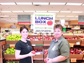 Community Lunch Box member Tara Baker and IGA employee Linda Benson stand by the new sign in the apple section of IGA. Apples will now be offered for free in Whitecourt schools. Patrons to IGA can see the sign at each cash register.
Carla Howell | Whitecourt Star