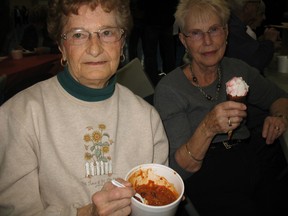 SARAH DOKTOR Simcoe Reformer
Pauline Dickey and Barbara Madill enjoy lunch at the annual Alzheimer Society's Walk for Memories event held at the Aud on Thursday. Dickey's husband, Ross, has been living with dementia for five years.