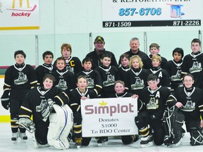 Simplot presented a $1,000 cheque to the BDO Centre for the Community Thursday. Here the Peewee A Terriers team poses with the cheque. (Kevin Hirschfield/PORTAGE DAILY GRAPHIC)