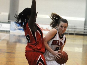 Wolves guard Kelly O’Hallahan drives to the basket in this file photo from 2013. The New Zealand native and reigning All-Canadian will be relied upon heavily this weekend as the Wolves face Lakeland College.
TERRY FARRELL/DAILY HERALD-TRIBUNE/QMI AGENCY