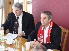 Liberal leadership candidate David Bertschi (right) has coffee with members of the Kenora Rotary Club after their weekly lunch on Monday.
ALAN S. HALE/Daily Miner and News