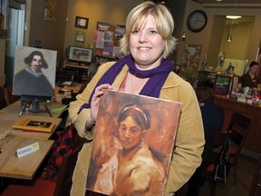 Cheryl Todd Shergold displays some of her art work  during a show and tell for the Airdrie Regional ARTS Society at the Good Earth Cafe.
JAMES EMERY/AIRDRIE ECHO