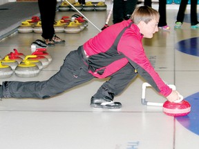tina peplinskie tina.peplinskie@sunmedia.ca
Dennis Cadoreth lines up a shot in the draw to the button competition during the Curl for Cancer at the Deep River Curling Club, which was held in conjunction with the town’s winter carnival. For more community photos, please visit our website photo gallery at www.thedailyobserver.ca.