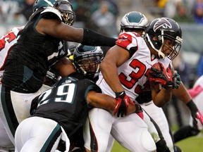 Running back Michael Turner is tackled by the Eagles defenders at Lincoln Financial Field in Philadelphia, Pa., Oct. 28, 2012. (TIM SHAFFER/Reuters)