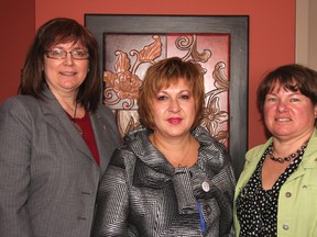 Alberta Minister of Culture Heather Klimchuk is flanked by Calgary Glenmore MLA Linda Johnson, left, and Creative Airdrie executive director Linda Bruce at Woodside Golf Course on Tuesday.
TESSA CLAYTON/AIRDRIE ECHO